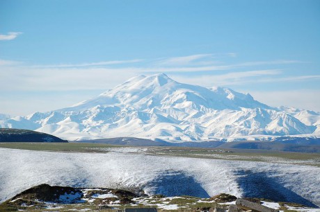 800px-Mount_Elbrus_May_2008